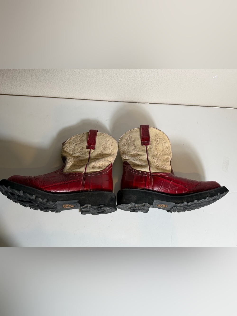 Ariat~Fatbaby~Red~Croc-Embossed~Leather & Cream~Suede~Short Shaft~Boots~Size 10 - Picture 9 of 16